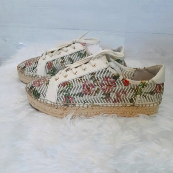 Vince Camuto sneakers 8.5 NWOB - Picture 4 of 11